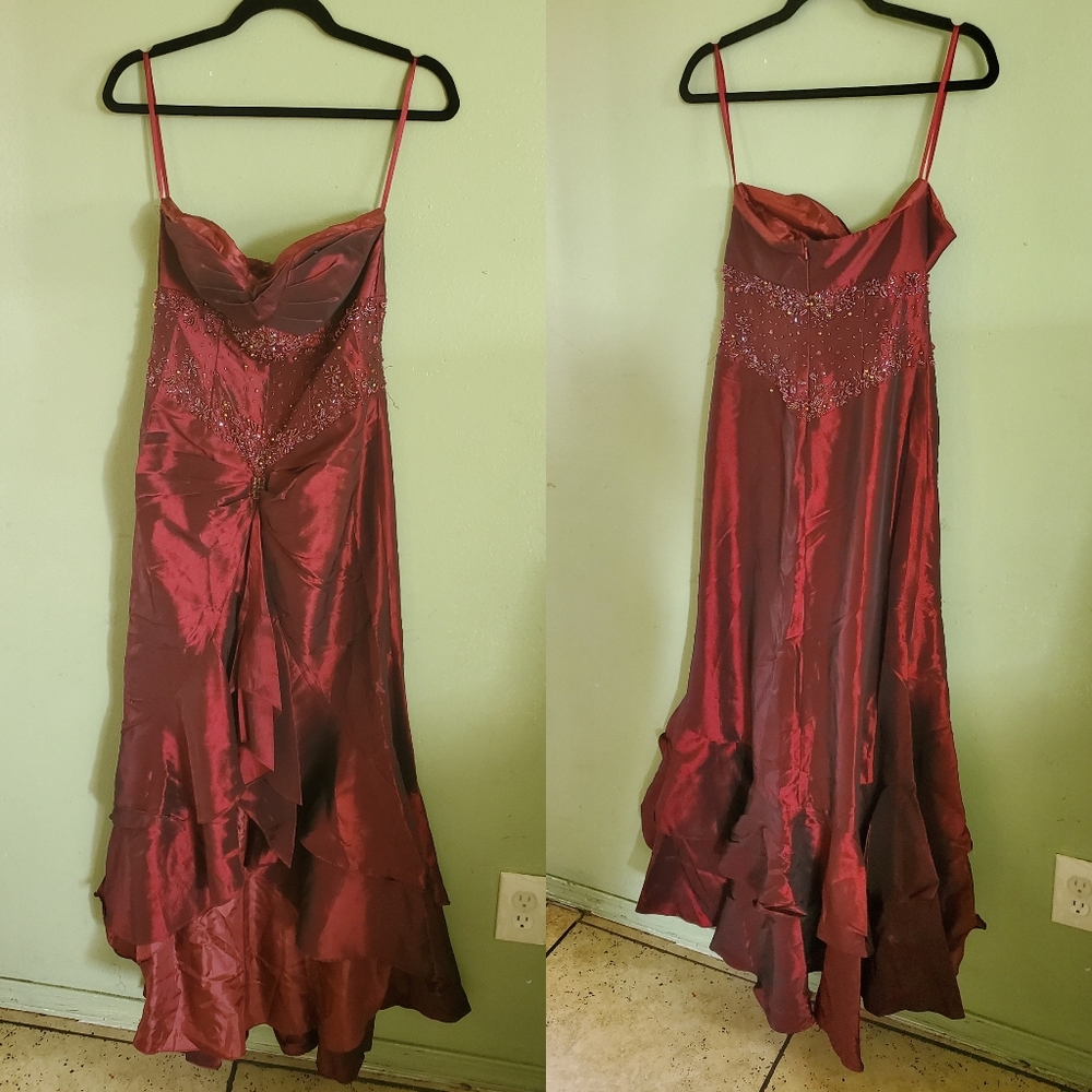LONG DARK RED/BURGANDY DRESS